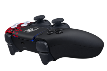 Sony DualSense Spider-Man 2 açılı görünüm
